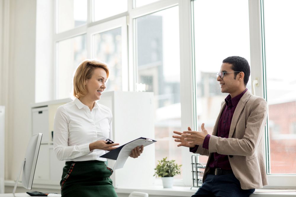advisor speaking with a customer during onboarding