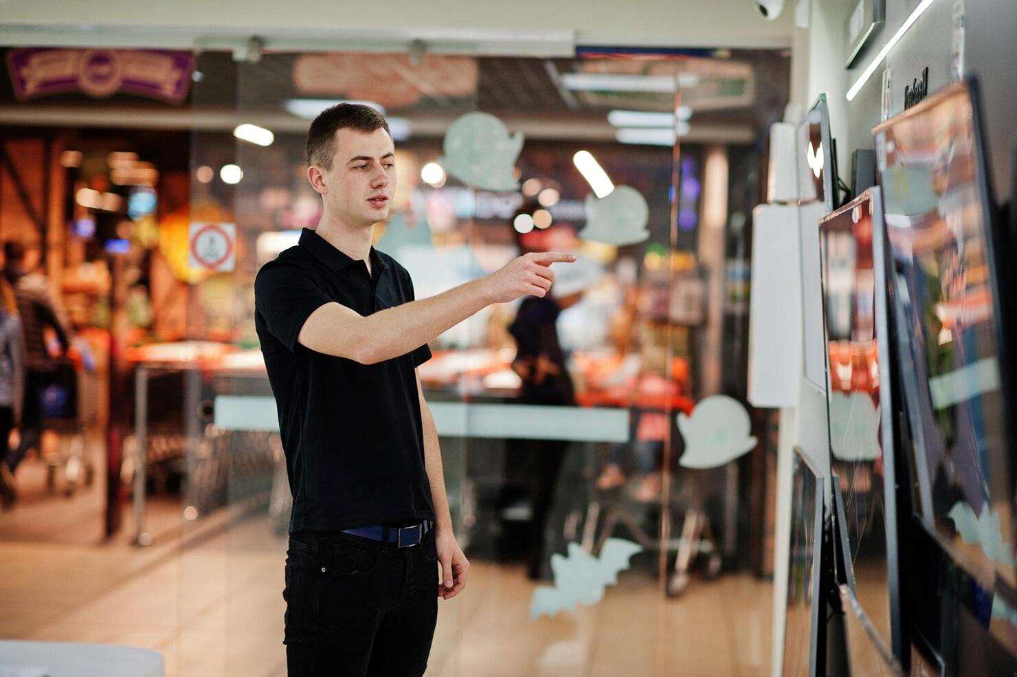 one kiosk employee juggling several roles at once